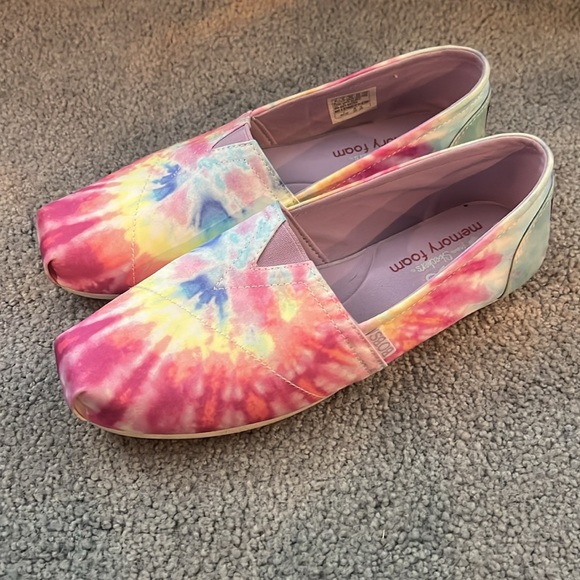 Bobs tie dye shoe. Size 8 - Picture 3 of 4